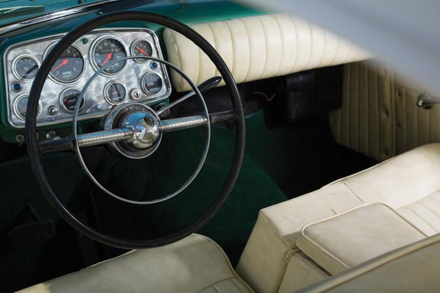 Панель приборов Muntz Jet Convertible 1953 года  (фото 7 из 19)